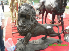 铸铜狮子雕塑 大型铜雕汇丰欧式动物爬狮摆放户外广场 银行企业