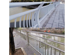 不锈钢复合管栏杆 河道桥梁防护栏定制生产